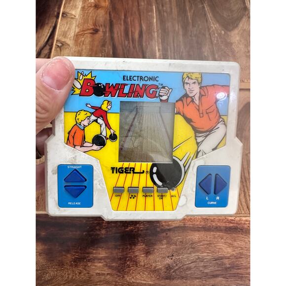 Vintage Tiger Electronic Bowling LCD Handheld Game - Picture 3 of 4